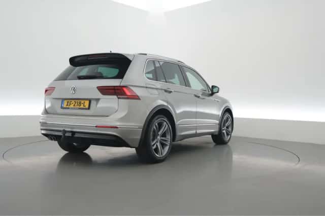 Volkswagen Tiguan (2019) thumbnail 2