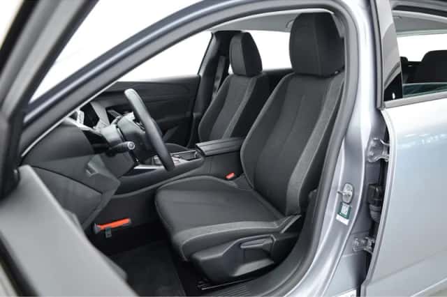 Peugeot 308 (2022) thumbnail 3