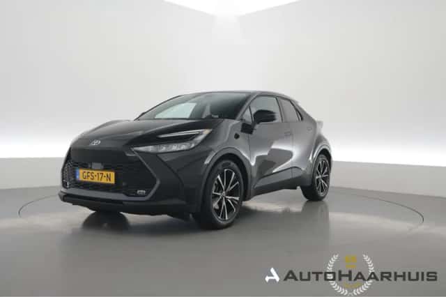 Toyota C-HR (2024) thumbnail 1