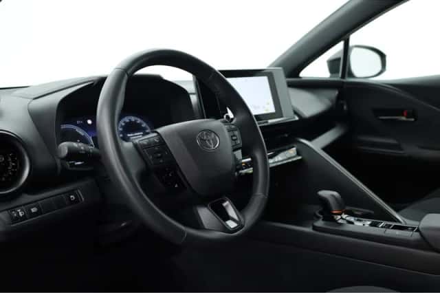 Toyota C-HR (2024) thumbnail 6