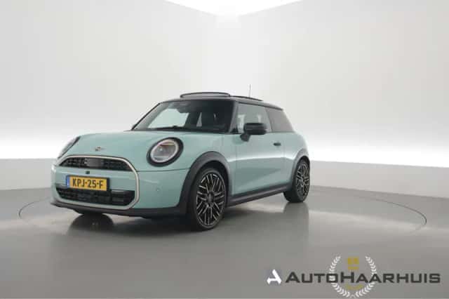 MINI Cooper (2025) thumbnail 1