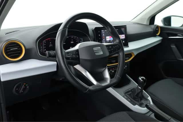 SEAT Arona (2022) thumbnail 5