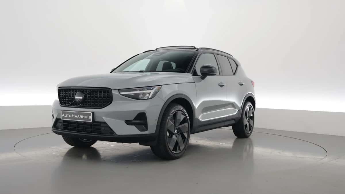 Volvo XC40 (2025) — foto 1