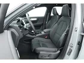 Volvo XC40 (2025) thumbnail 3