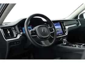 Volvo V60 (2022) thumbnail 5