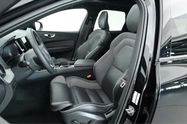 Volvo XC60 (2024) thumbnail 3