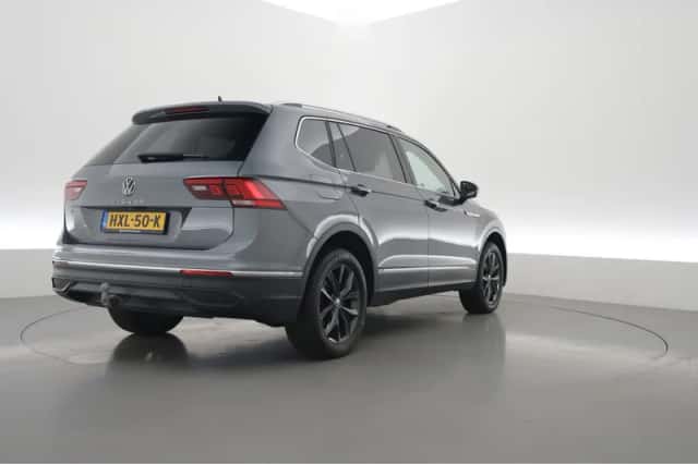 Volkswagen Tiguan (2024) thumbnail 2