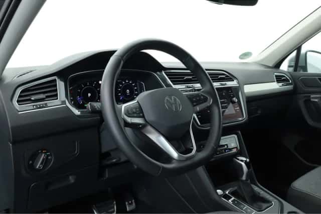 Volkswagen Tiguan (2024) thumbnail 5