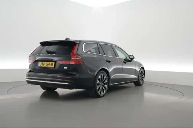 Volvo V60 (2022) thumbnail 2