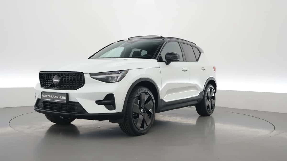 Volvo XC40 (2025) — foto 1