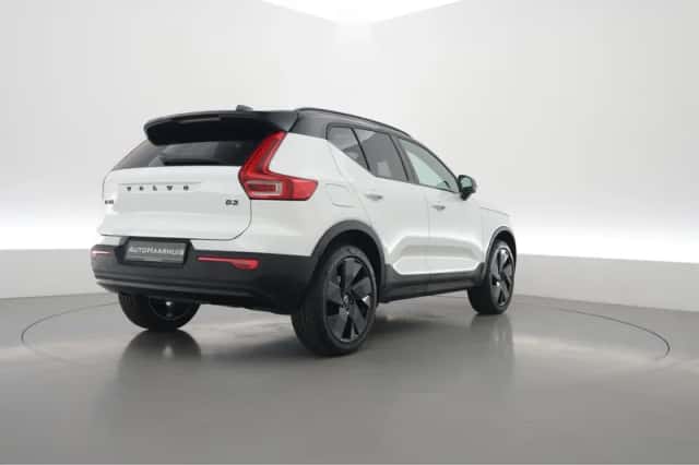 Volvo XC40 (2025) thumbnail 2