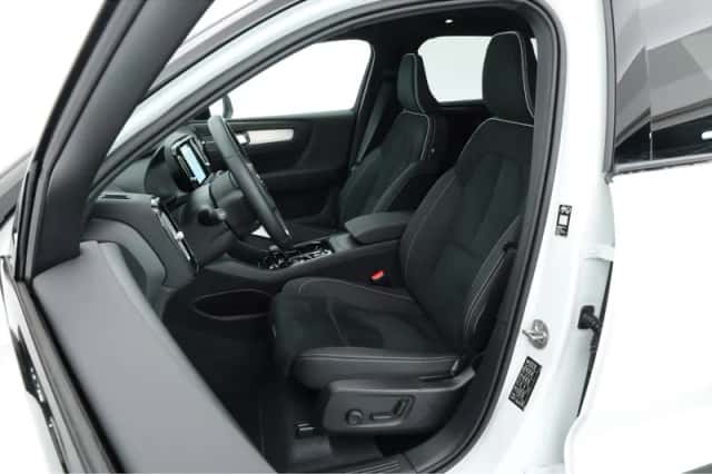 Volvo XC40 (2025) thumbnail 3