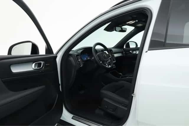 Volvo XC40 (2025) thumbnail 5