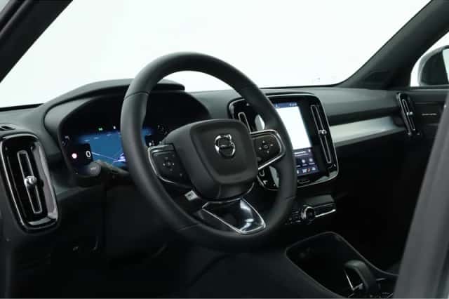 Volvo XC40 (2025) thumbnail 6