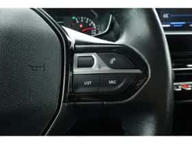 Peugeot 2008 (2021) thumbnail 16