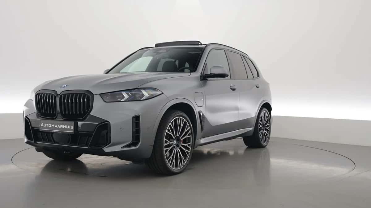BMW X5 (2025) — foto 1