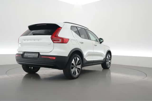 Volvo XC40 (2022) thumbnail 2