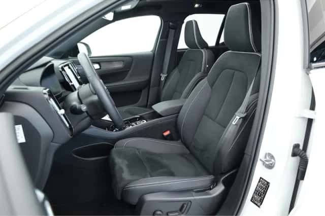 Volvo XC40 (2022) thumbnail 3