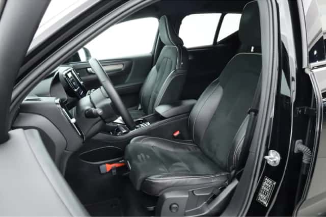 Volvo XC40 (2022) thumbnail 3