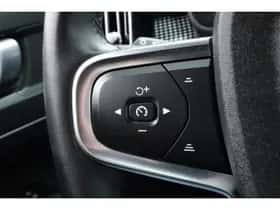 Volvo XC40 (2022) thumbnail 9