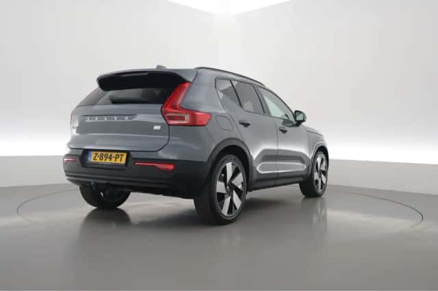 Volvo XC40 (2022) thumbnail 2