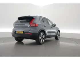 Volvo XC40 (2022) thumbnail 2