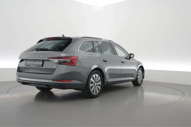 Škoda Superb (2022) thumbnail 2
