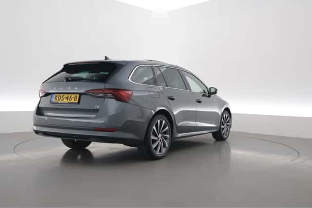 Škoda Octavia (2021) thumbnail 2