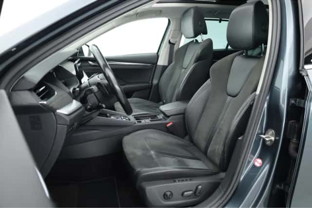 Škoda Octavia (2021) thumbnail 3