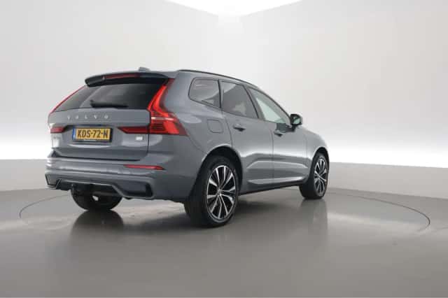 Volvo XC60 (2023) thumbnail 2