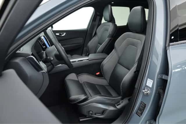 Volvo XC60 (2023) thumbnail 3