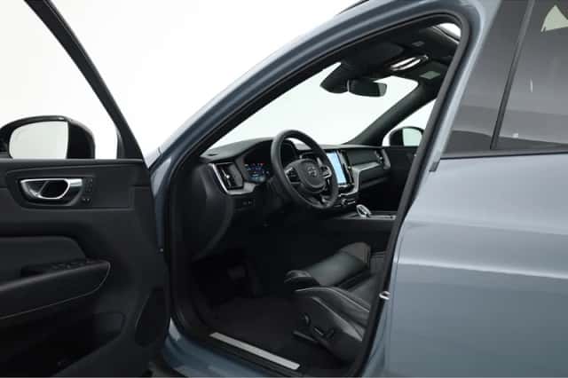 Volvo XC60 (2023) thumbnail 5