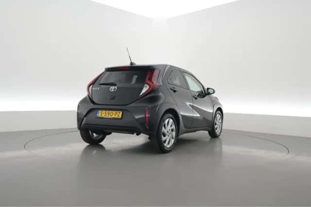 Toyota Aygo (2023) thumbnail 2