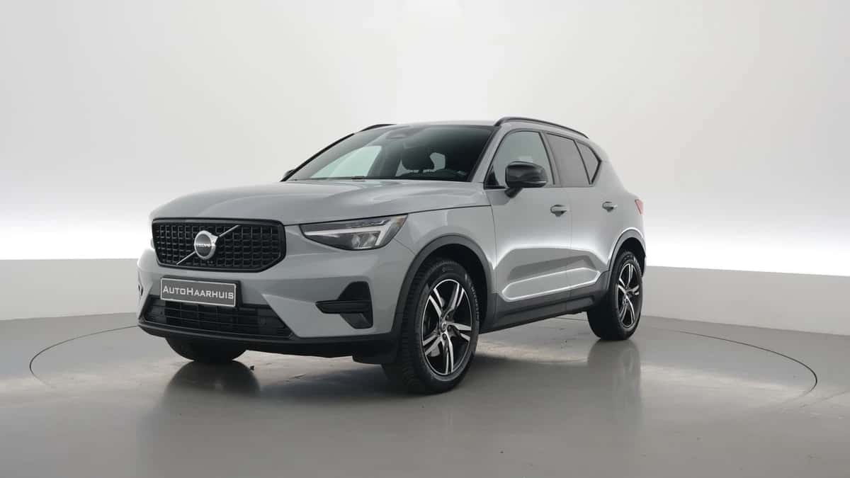 Volvo XC40 (2024) — foto 1