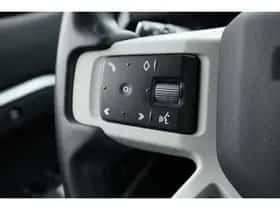 Land Rover Defender (2023) thumbnail 12