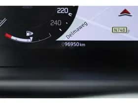Land Rover Defender (2023) thumbnail 13