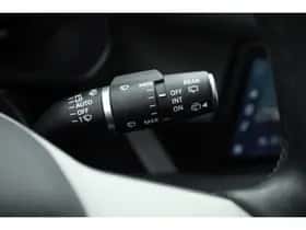 Land Rover Defender (2023) thumbnail 14