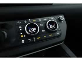 Land Rover Defender (2023) thumbnail 33