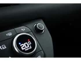 Land Rover Defender (2023) thumbnail 34