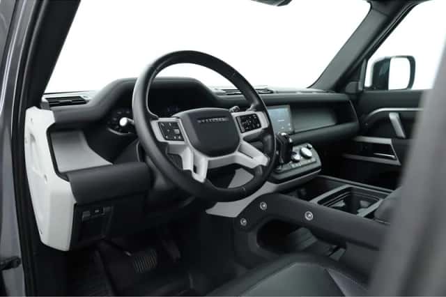 Land Rover Defender (2023) thumbnail 5