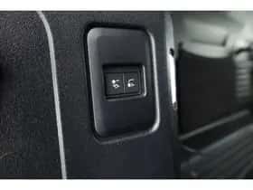 Land Rover Defender (2023) thumbnail 41