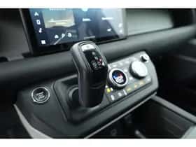 Land Rover Defender (2023) thumbnail 6