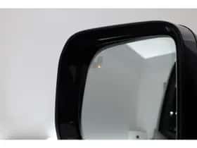 Land Rover Defender (2023) thumbnail 8