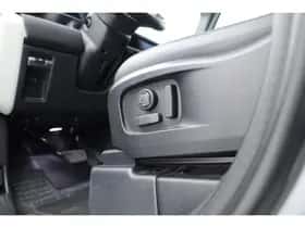 Land Rover Defender (2023) thumbnail 10