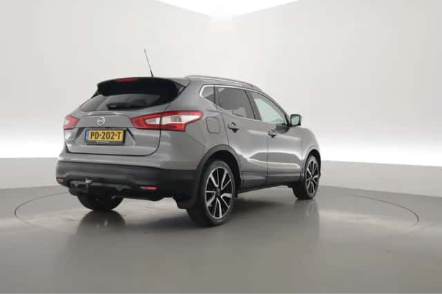 Nissan Qashqai (2017) thumbnail 2
