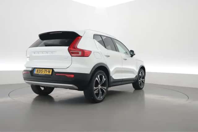 Volvo XC40 (2021) thumbnail 2