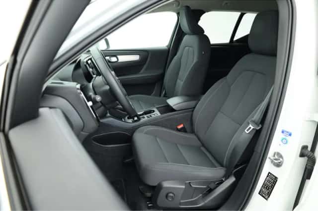 Volvo XC40 (2021) thumbnail 3