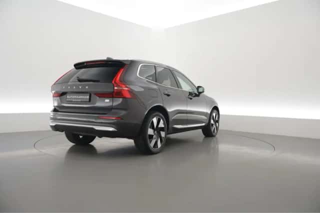 Volvo XC60 (2023) thumbnail 2