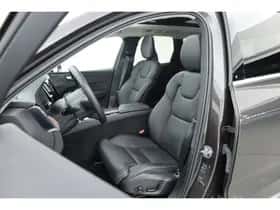 Volvo XC60 (2023) thumbnail 5