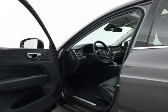 Volvo XC60 (2023) thumbnail 6